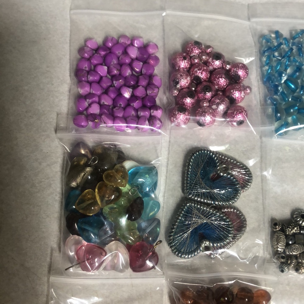 Assortment of Beads - Picture 2 of 7